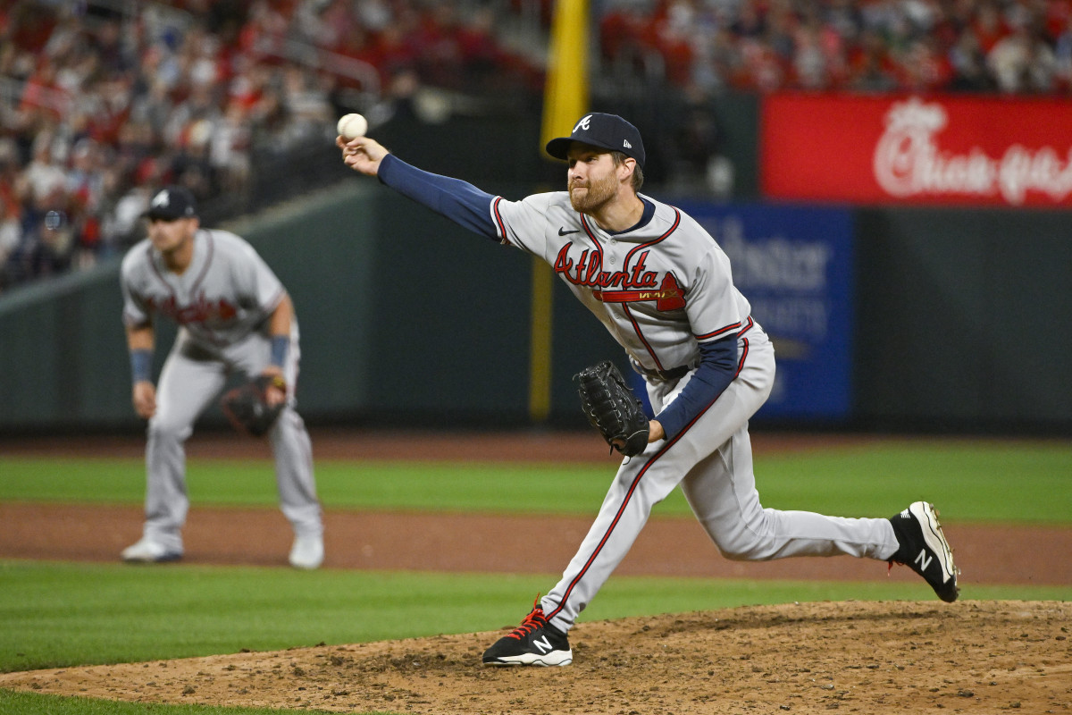 Apr 3, 2023; St. Louis, Missouri, USA; Atlanta Braves relief pitcher Collin McHugh (32) pitches against the St. Louis Cardinals during the eighth inning at Busch Stadium.
